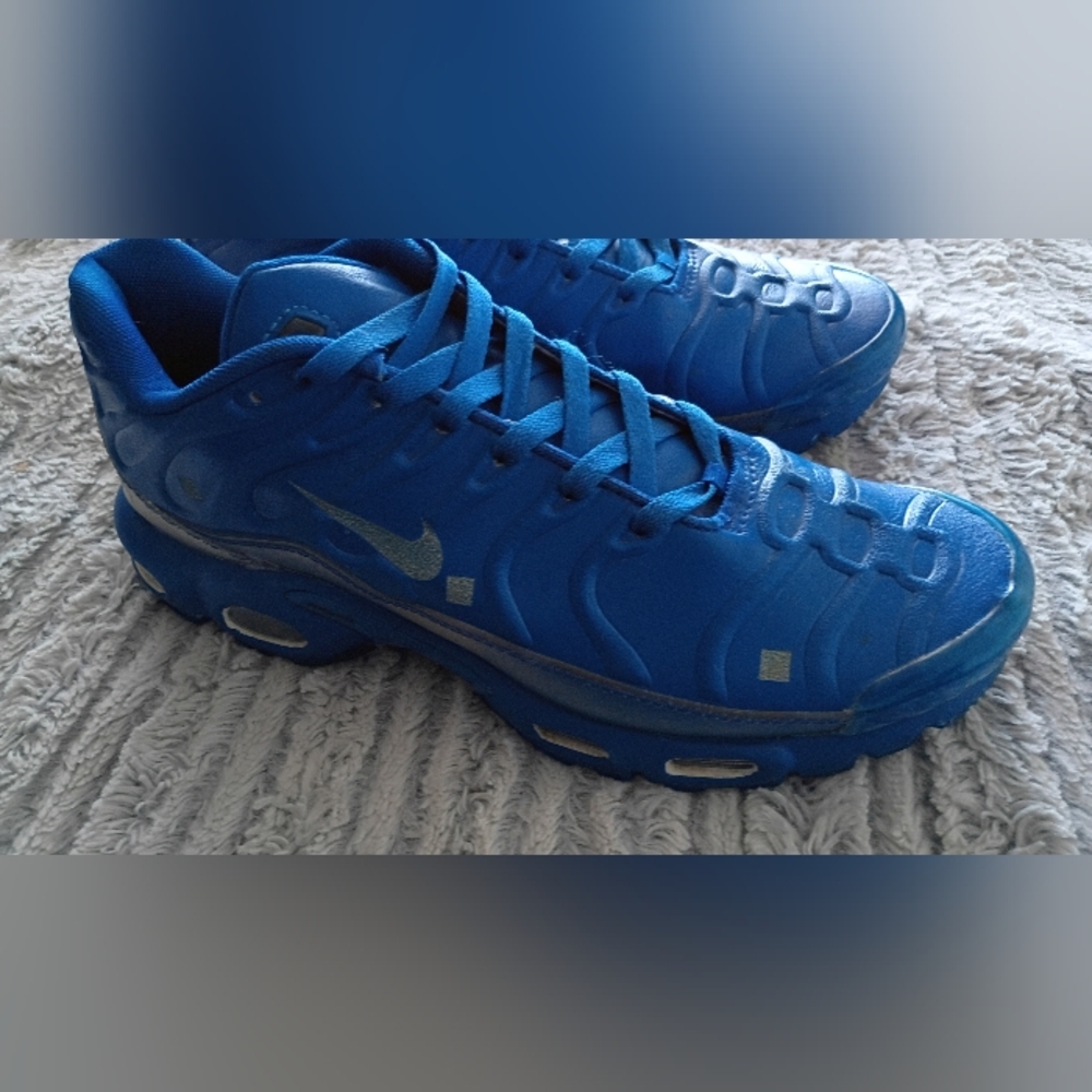 Nike AIRMAXES RARE A COLD WAR... RARE - Picture 2 of 14